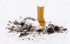 dejar-de-fumar-el-cigarrillo-apagado-en-blanco-Foto-de-archivo