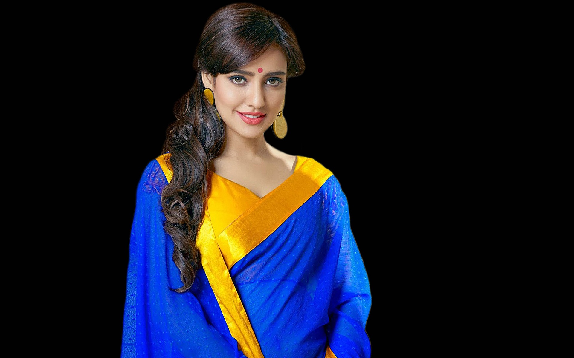 Neha-Sharma-in-new-fashion-saree