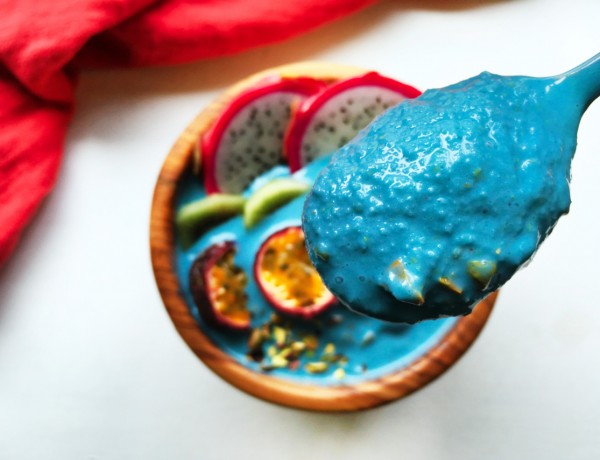 blue-mermaid-smoothie-bowl-with-e3live-blue-majik-24-1140x855