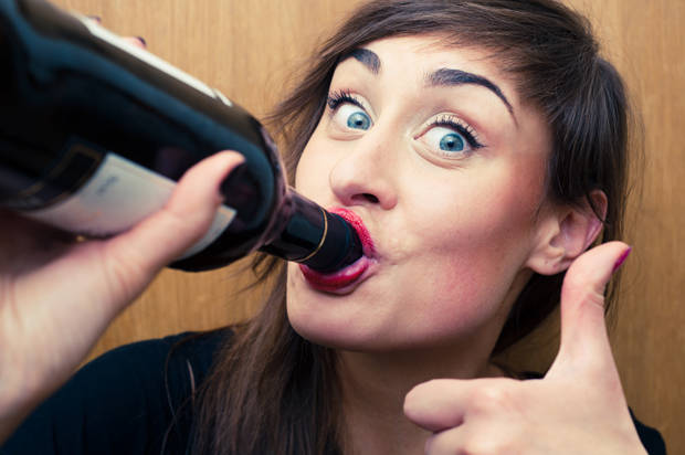 woman_drinking_wine-620x412