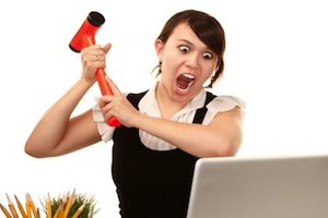 Angry-woman-and-laptop