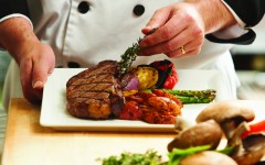 chef-hands-steak-plate
