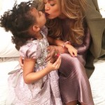 Beyoncé com a filha usa vestido rosa da gaúcha